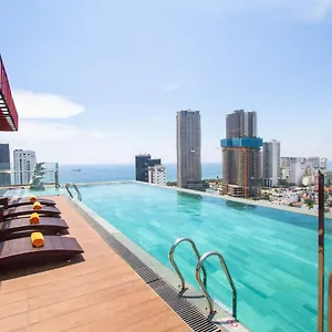 Cordial Grand - Infinity Rooftop Pool **** Da Nang